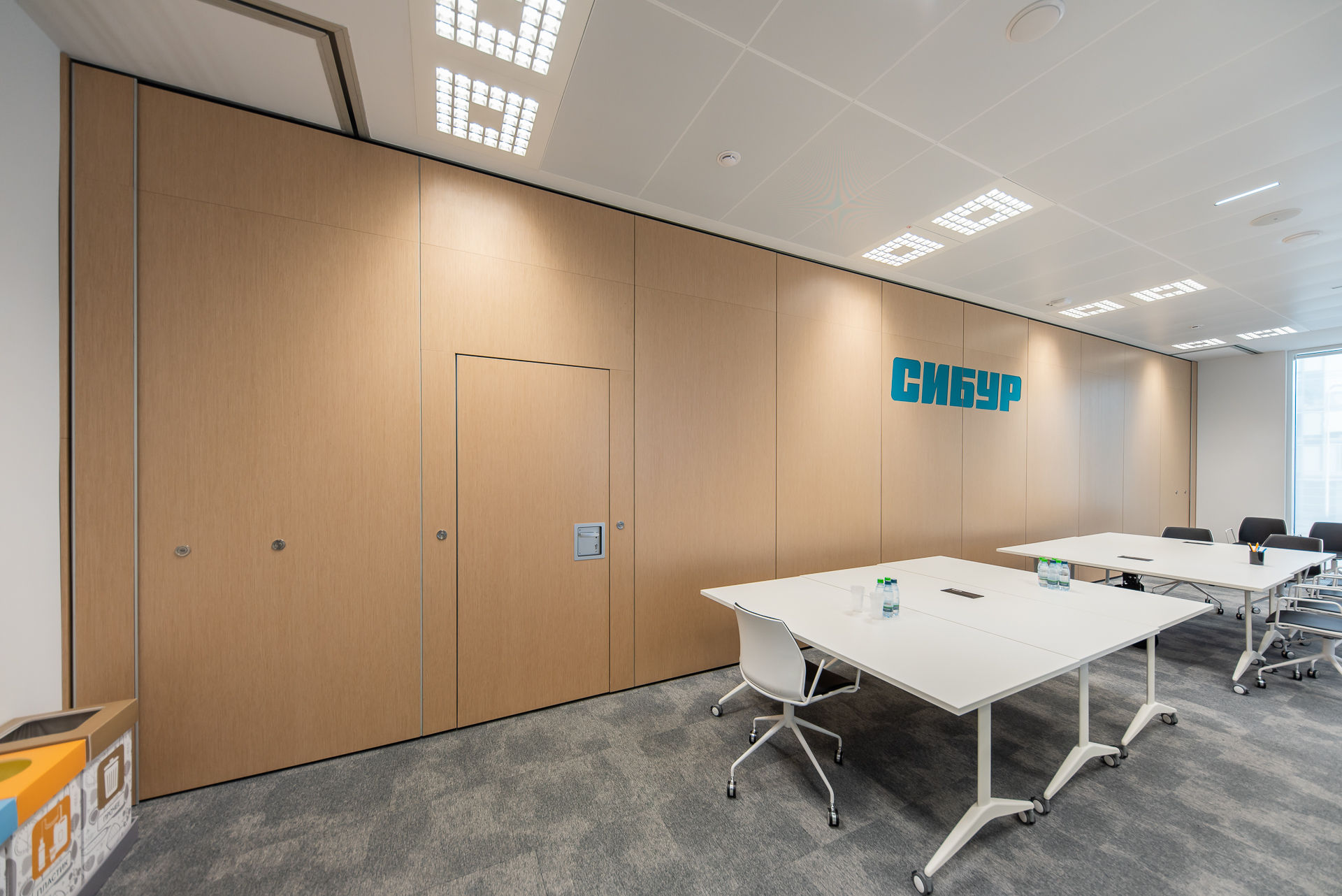 Фото Глухие раздвижные перегородки UALCOM Hufcor