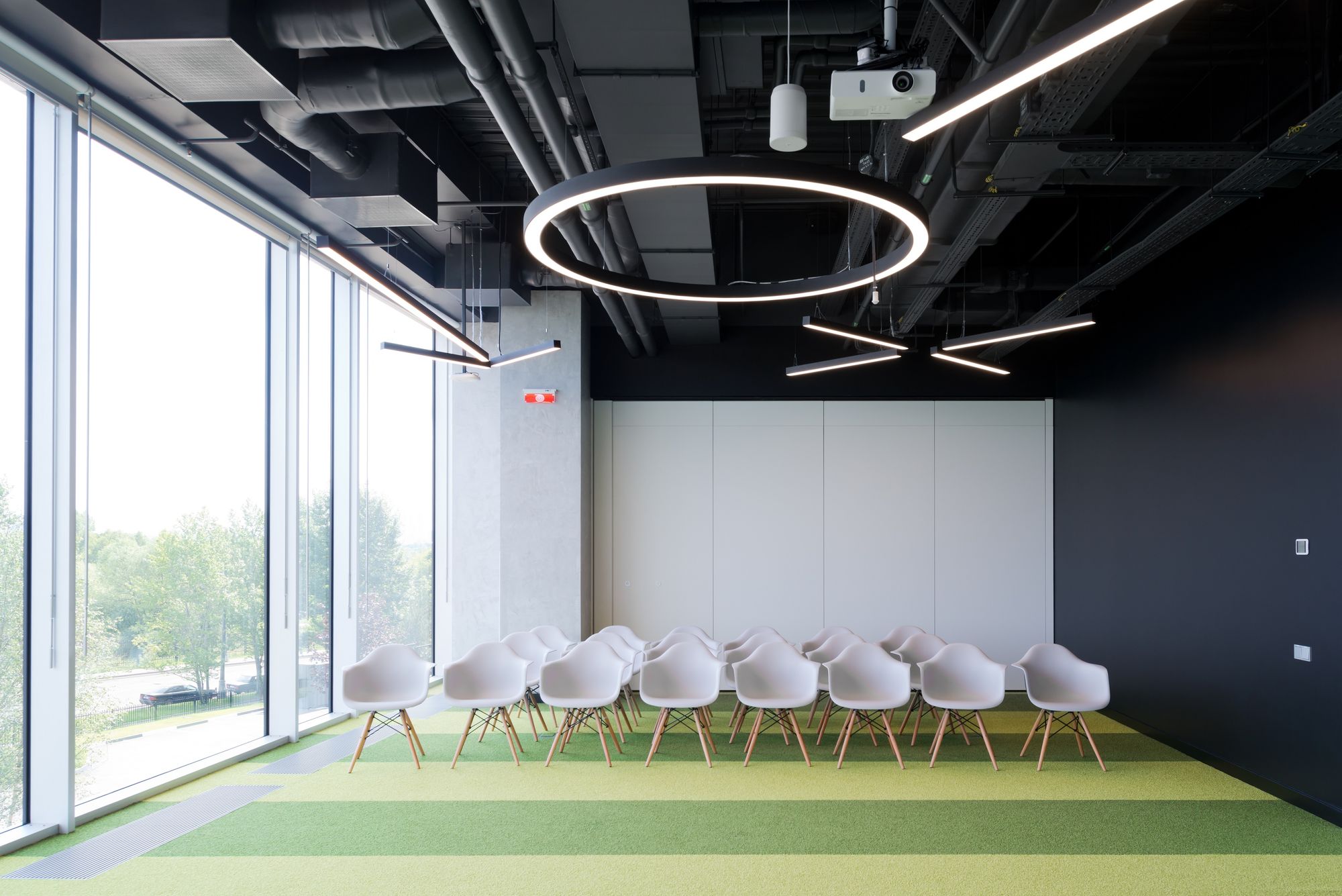 Фото Глухие раздвижные перегородки UALCOM Hufcor