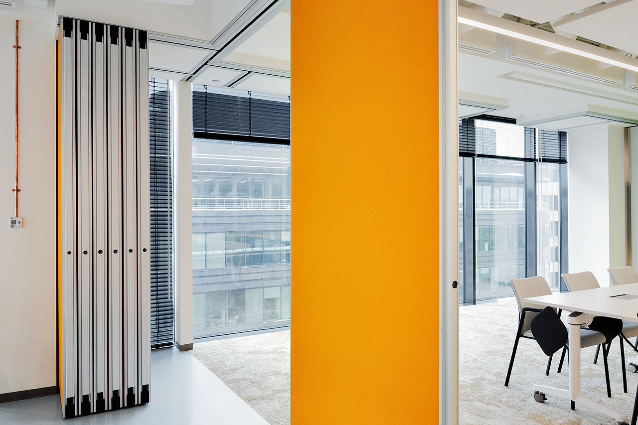 Фото Глухие раздвижные перегородки UALCOM Hufcor