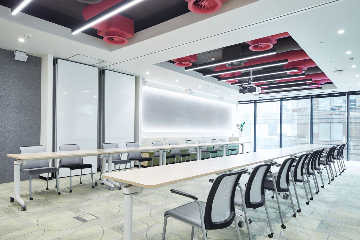 Фото Глухие раздвижные перегородки UALCOM Hufcor