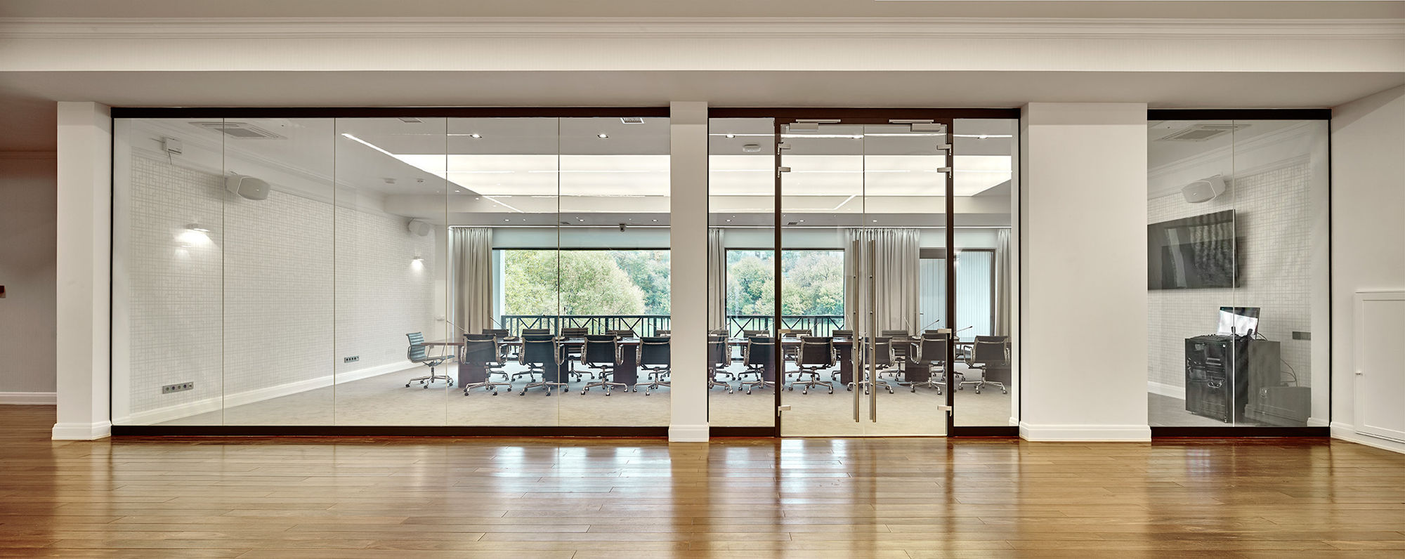 Фото Стекло с переменной прозрачностью UALCOM SmartGlass