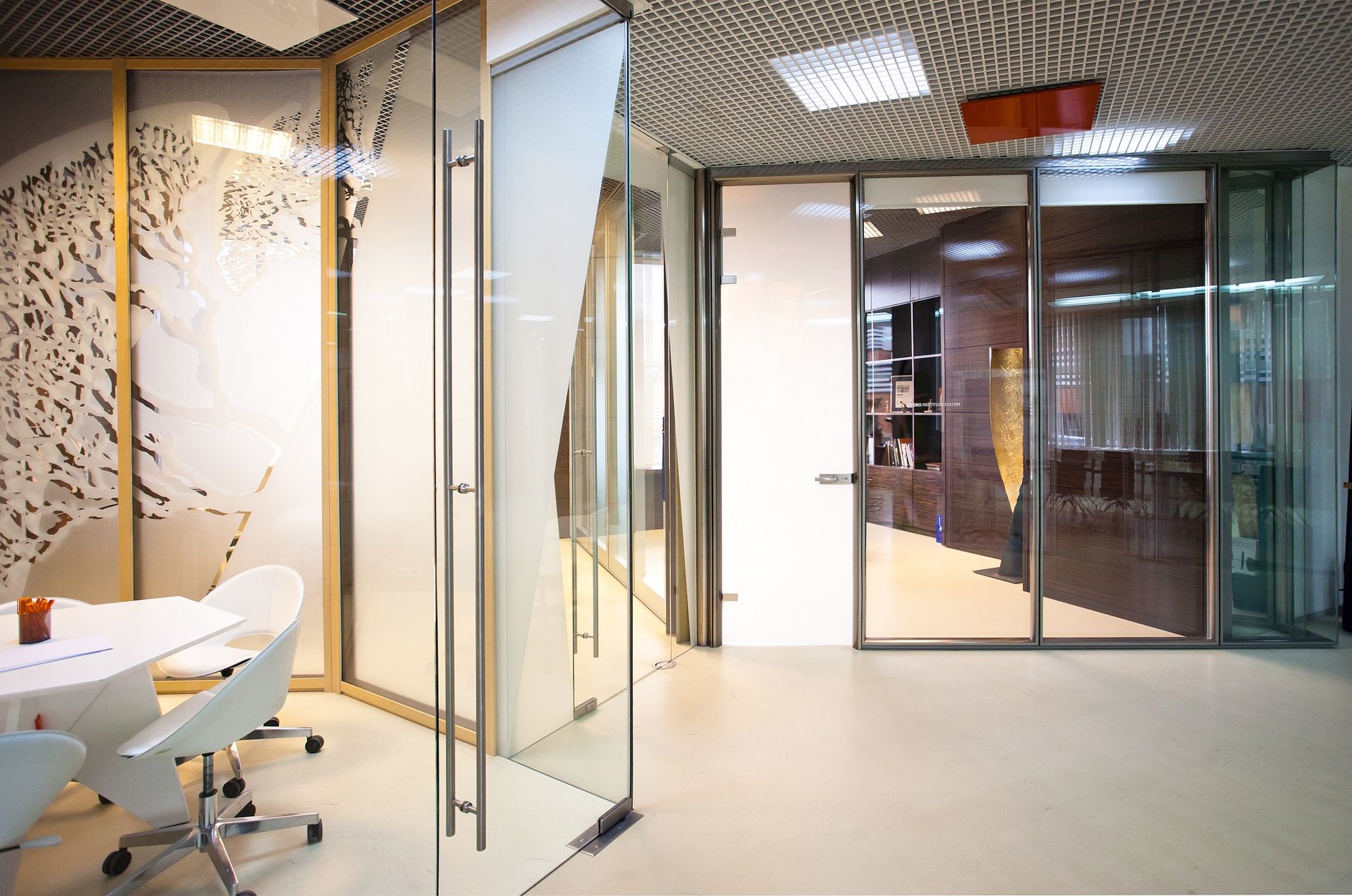 Фото Стекло с переменной прозрачностью UALCOM SmartGlass