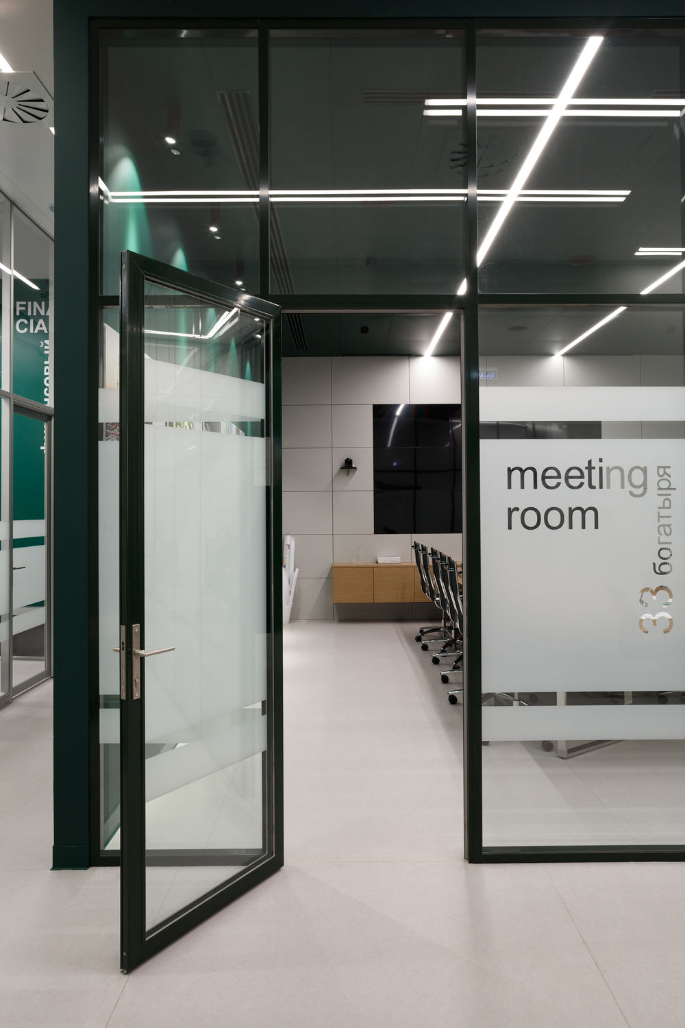 Фото Двери в алюминиевой обвязке