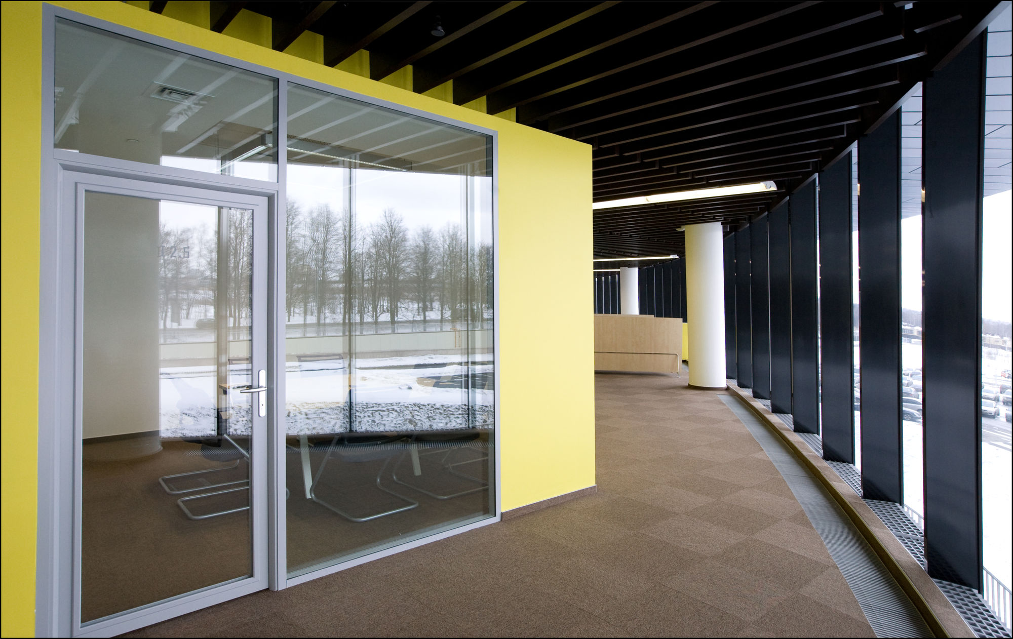 Фото Двери в алюминиевой обвязке