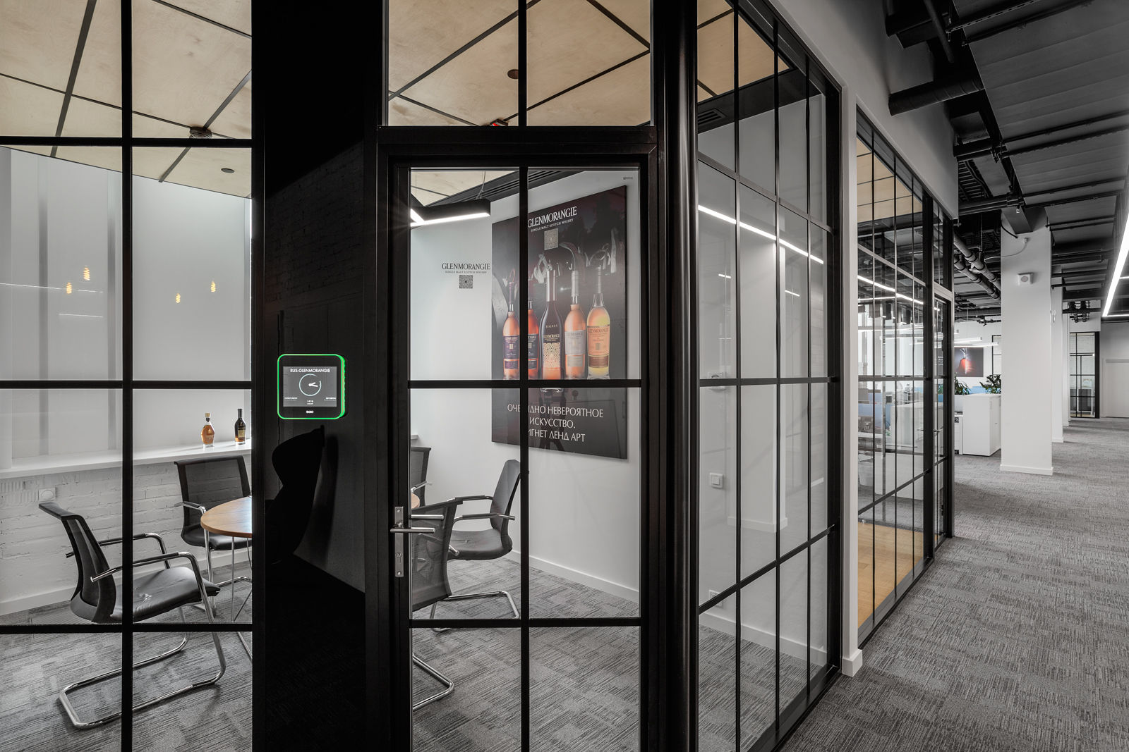 Фото Каркасная перегородка с дверью UALCOM-Quadro