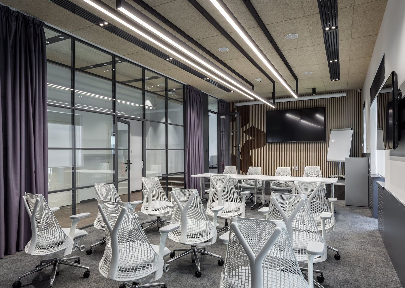 Фото UALCOM приняла участие в оформлении перегородок для компании МЕТИНВЕСТ Холдинг.