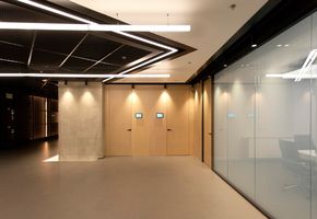 UALCOM SmartGlass в проекте Новый офис для украинской юридической компании AEQUO.