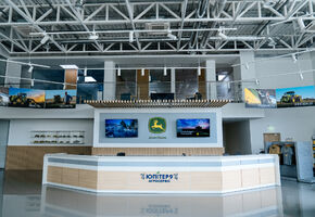 UALCOM-Crystal в проекте Классическое оформление офисного пространства для дилера мировых производителей сельхозтехники.