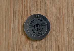 Раздвижные перегородки в проекте Классическое оформление офисного пространства для дилера мировых производителей сельхозтехники.