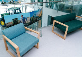 Стационарные перегородки в проекте Классическое оформление офисного пространства для дилера мировых производителей сельхозтехники.