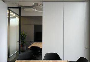 UALCOM Hufcor в проекте Новый, продуманный до деталей офис Coca-Cola.