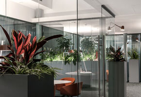 Невероятно стильная работа реализована компанией UALCOM совместно с Архитектурной студией «Романа та Дмитра Селюків»., Киев